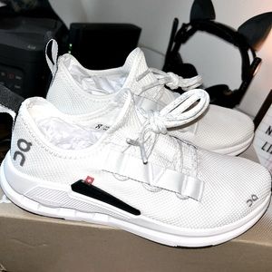 On Cloudeasy Sneakers size 7.5. Only worn twice